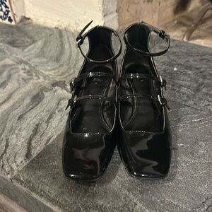 Zara Mary Jane black patent leather in 8.5